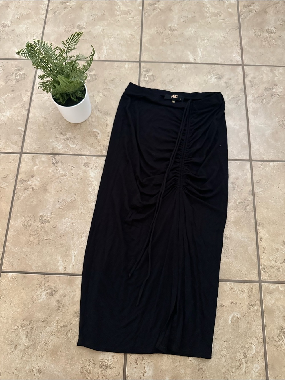 BLACK RUCHED SIDE MIDI SKIRT